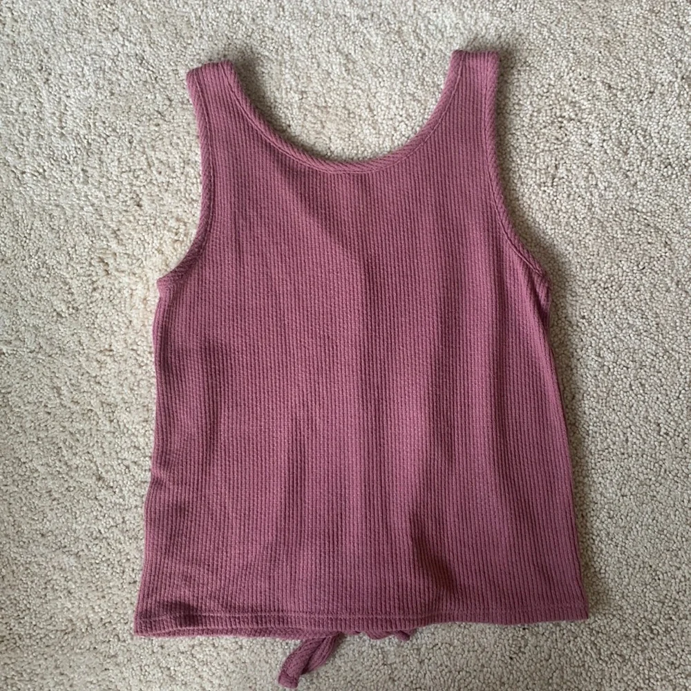 Mauve pink v-neck tank top with buttons and tie - knitted or ribbed texture - Picture 4 of 5